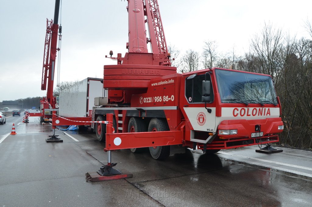 VU LKW umgestuerzt A 3 Rich Frankfurt AS Koenigsforst P532.JPG - Miklos Laubert